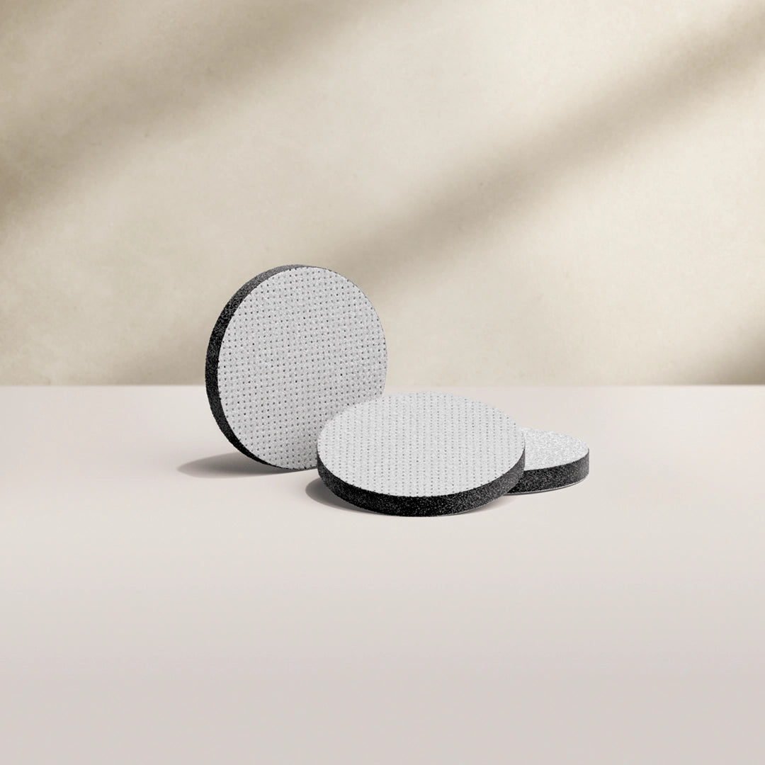 BRITA MicroDisc sobre un fondo beige