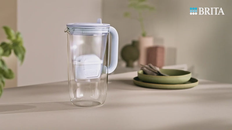 A Video of the BRITA Glass Jug in a Lifestyle Setting